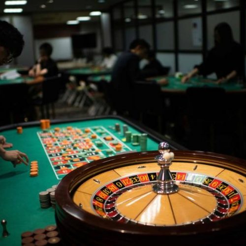 Benefits of Playing Online Versus Traditional Casinos