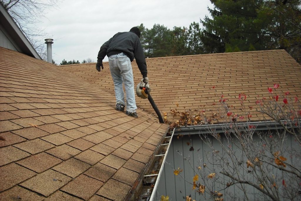 Check rosebab.com for the Things to Keep in Mind When Repairing a Roof﻿