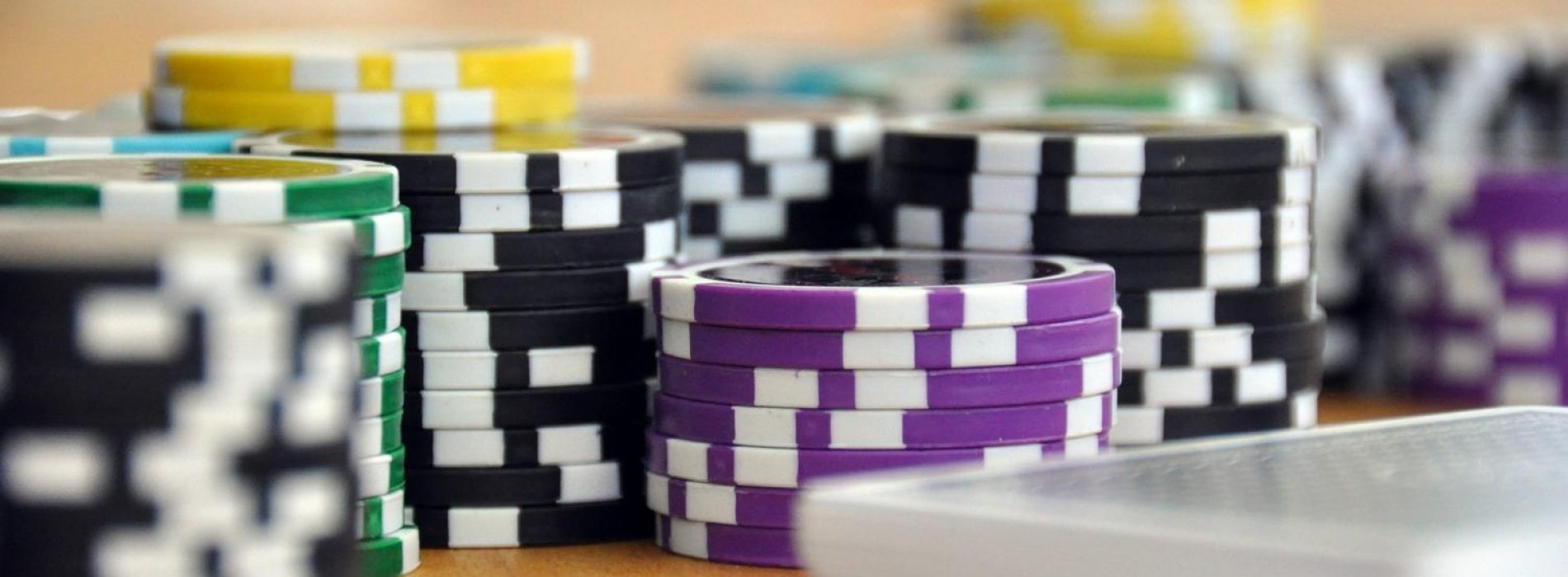 Things you should consider while playing the online casino!!